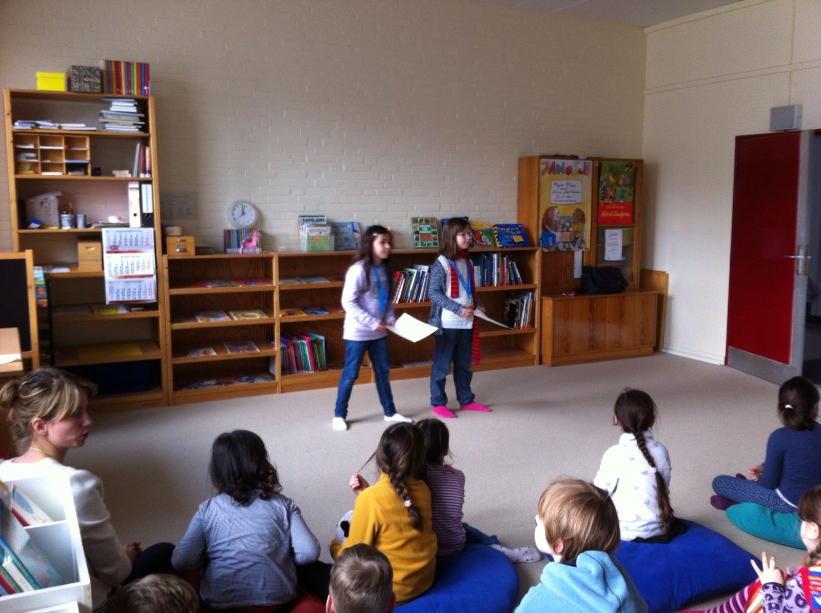 Nora und Cansu, die Moderatorinnen vom Bücherreiteam